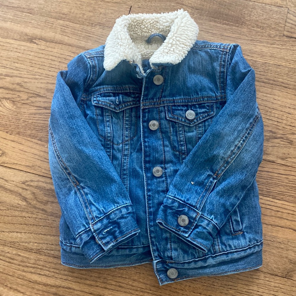 Sherpa lined  Gap XS jean jacket